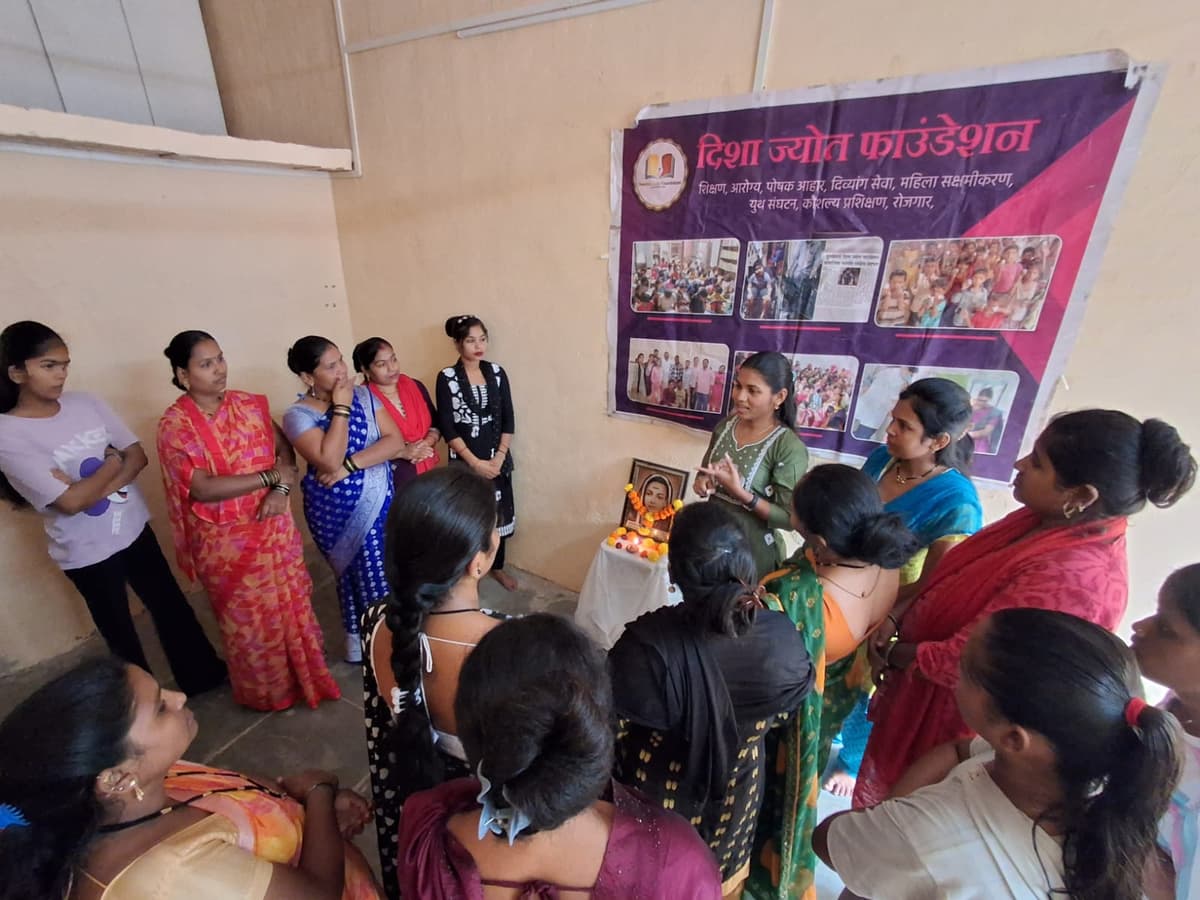 Women learning tailoring in a community classroom